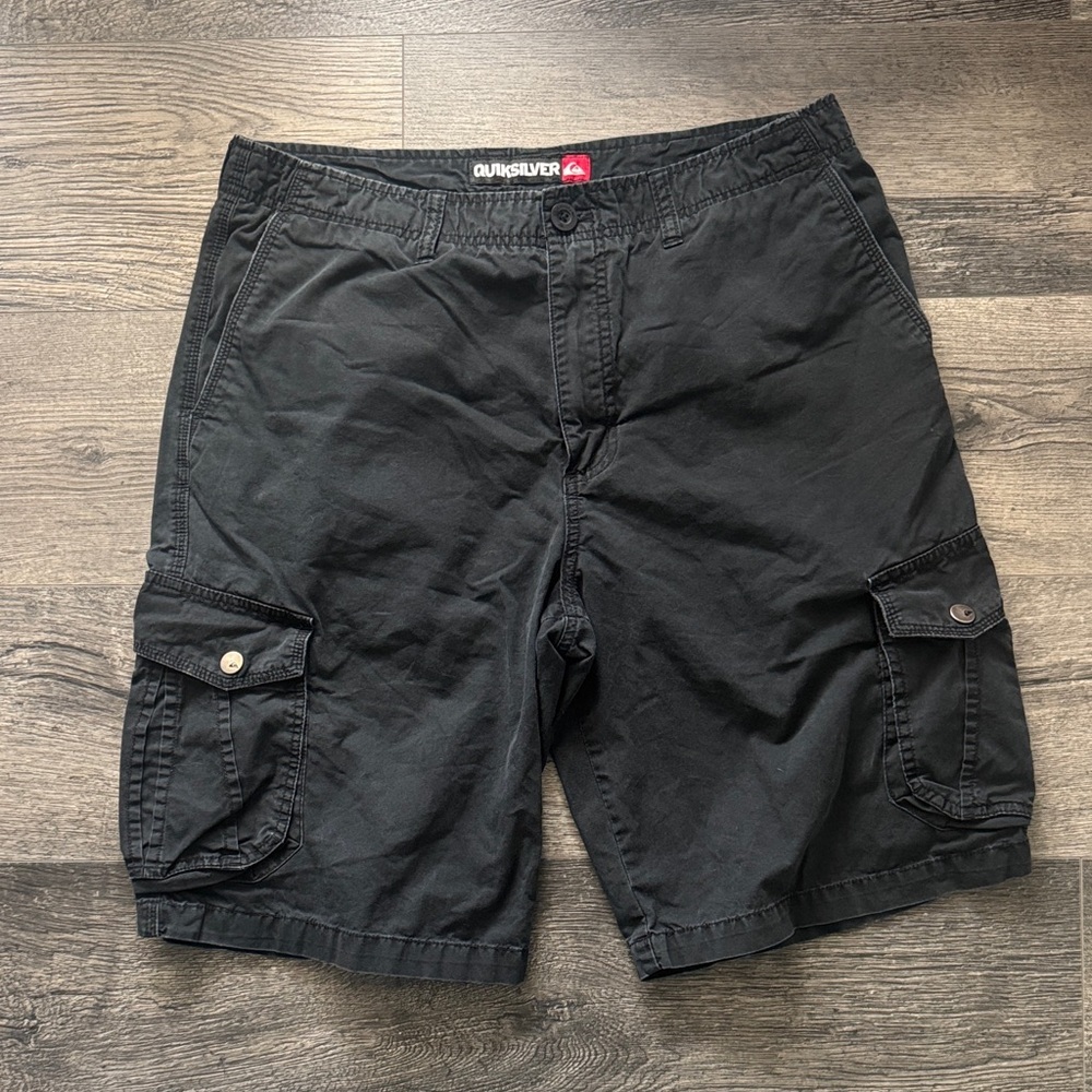 Men’s QuickSilver Black Cargo Shorts Size 34